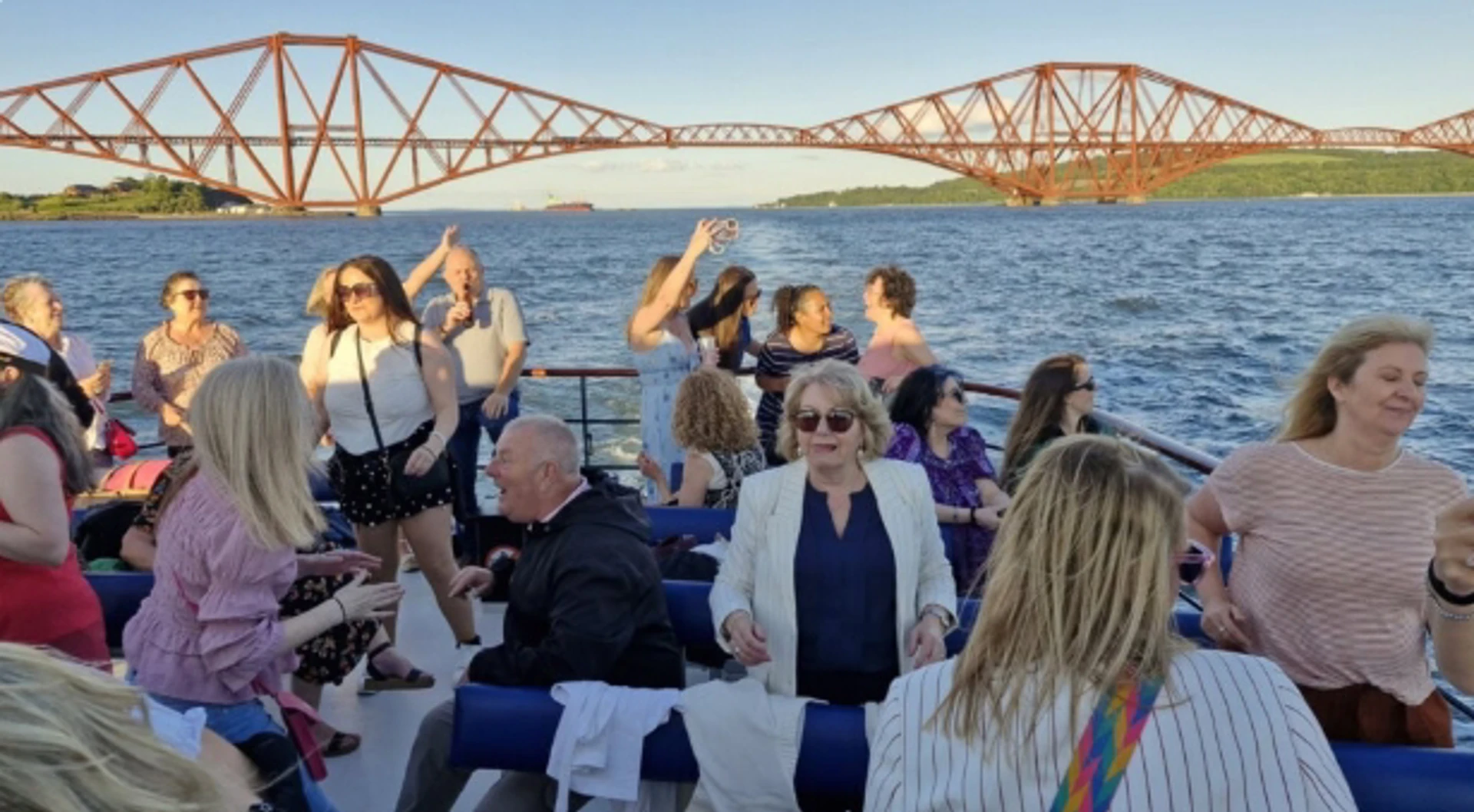 Background image - Forth Boat Tours Boogie On Boat